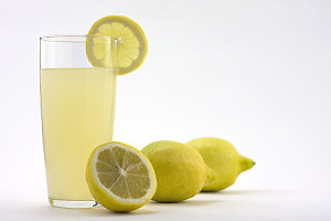 bevanda-acqua-succo-limone